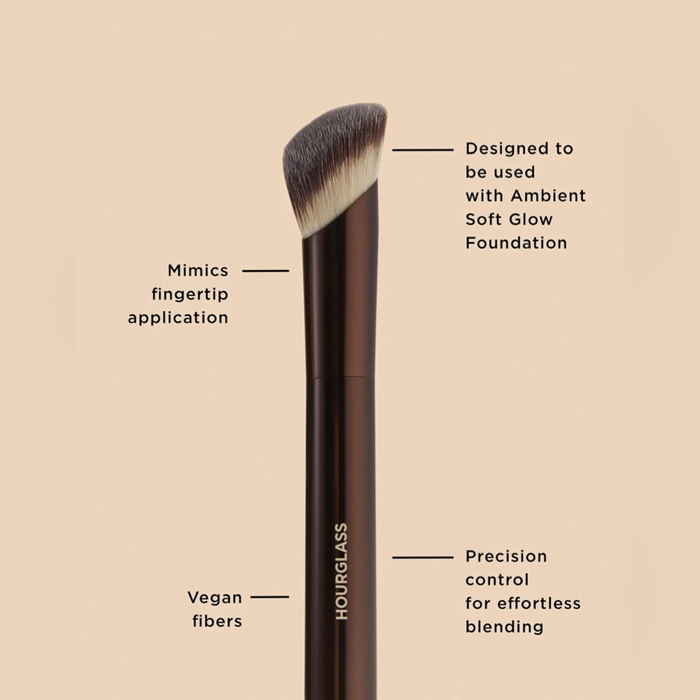 HOURGLASS Vanish Seamless Finish Concealer Brush - Picture 2 of 4